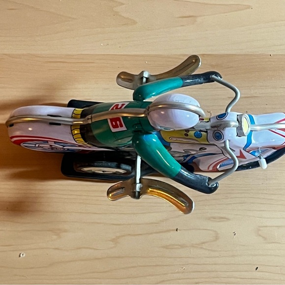 1970s CLOCKWORK TIN WINDUP CIRCLING MS-702 TOY MOTORCYCLE, CHINA 602, VINTAGE - Picture 8 of 10